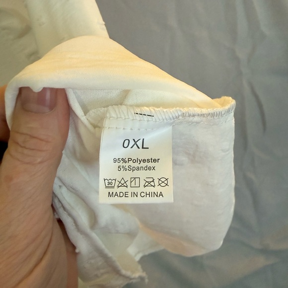 Elegant White Ruffle Sleeve Top 0XL - Picture 2 of 3